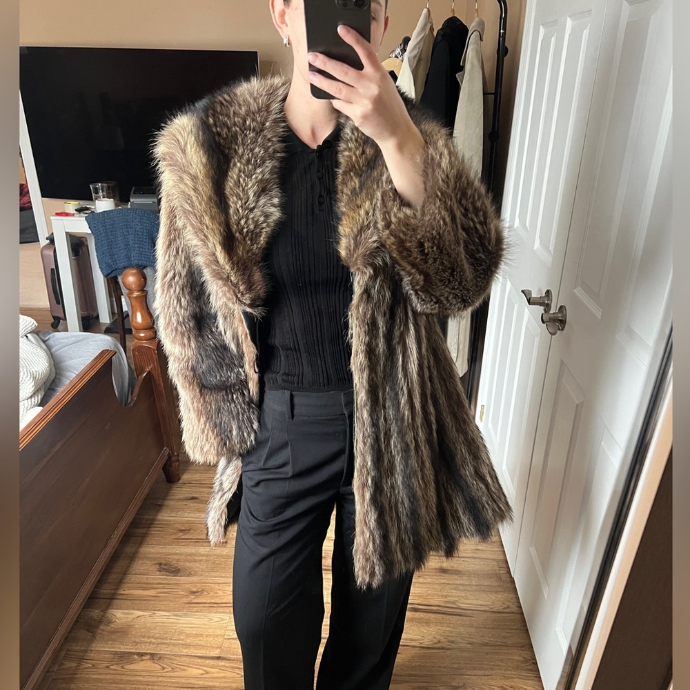 SOLD Raccoon fur jacket with exaggerated collar - Picture 7 of 7